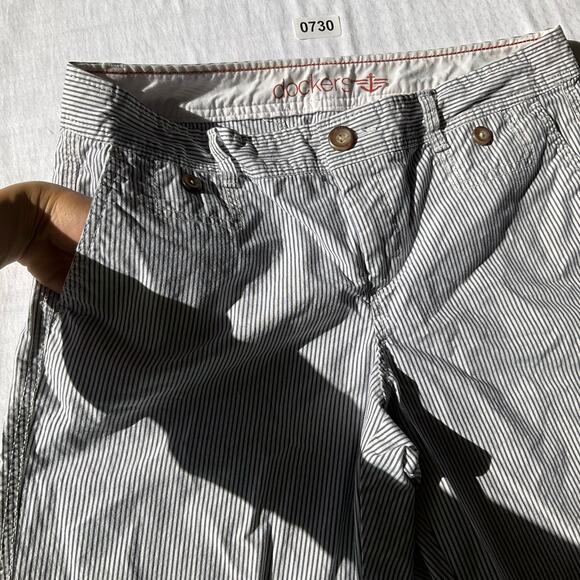 Dockers Women’s Casual Striped Shorts size 10, White & Blue - Picture 7 of 9